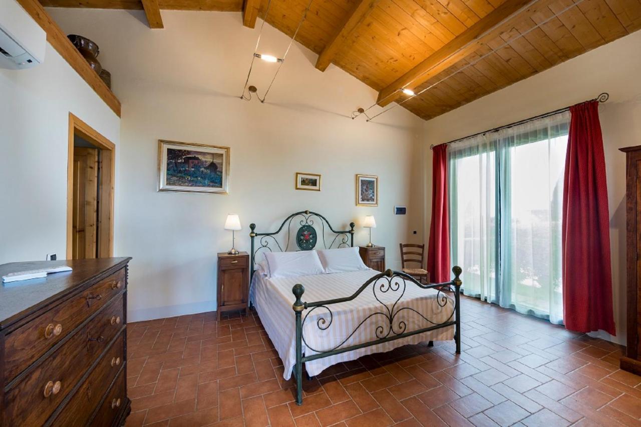 Agriturismo Podere L'Aione 스칸사노 외부 사진